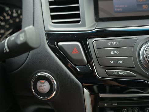 Used 2015 Nissan Pathfinder SV FWD image 25