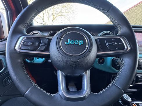 Used 2019 Jeep Wrangler Unlimited Sahara image 32