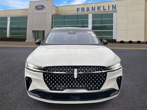 Used 2024 Lincoln Nautilus Reserve image 2