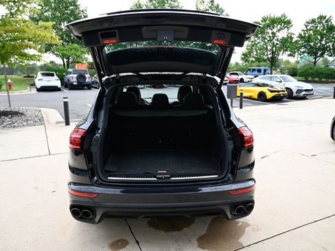 Used 2016 Porsche Cayenne Turbo S AWD/4WD image 47