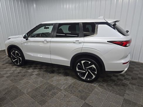 Used 2022 Mitsubishi Outlander SE image 4
