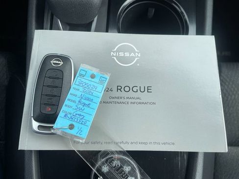 Used 2024 Nissan Rogue SV AWD/4WD image 10