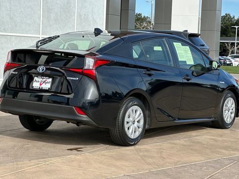 Certified 2022 Toyota Prius LE image 4
