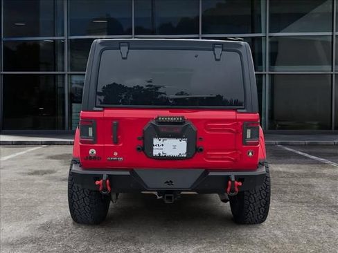 Used 2019 Jeep Wrangler Unlimited Sahara AWD/4WD image 6