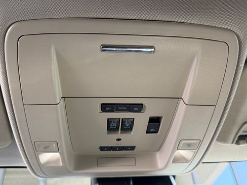 Used 2018 GMC Sierra 2500 Denali w/ Duramax Plus Package AWD/4WD image 16