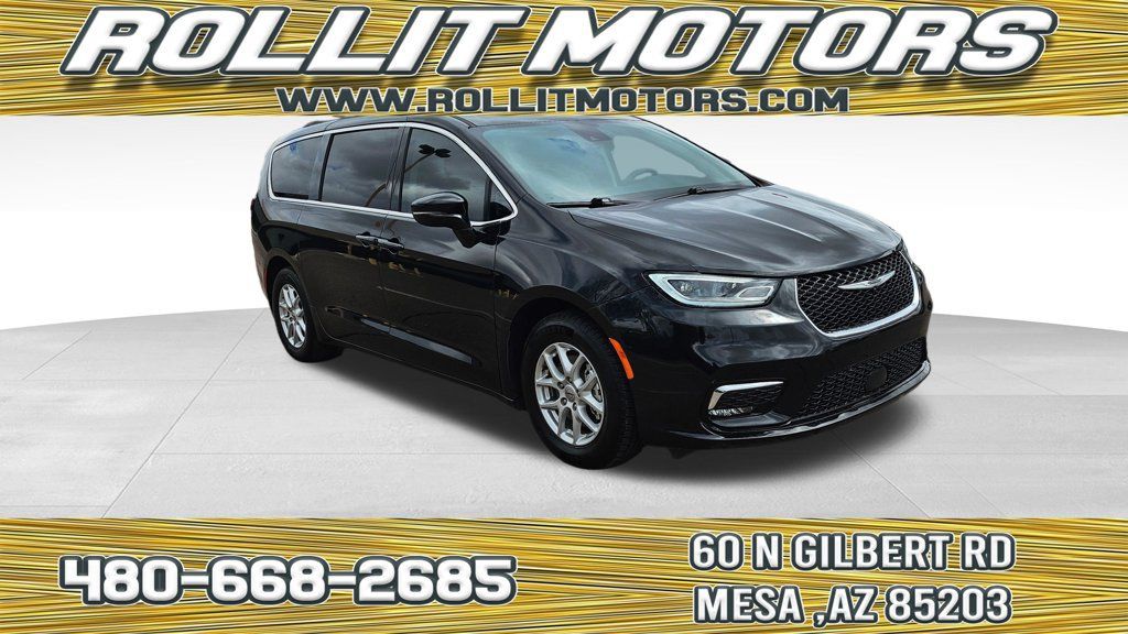 Used 2022 Chrysler Pacifica Touring-L FWD image 1