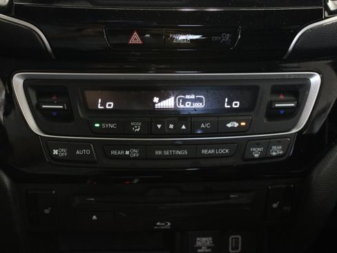 Used 2022 Honda Pilot Touring image 18