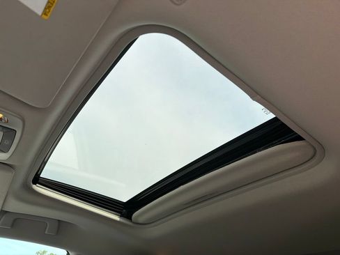 Used 2021 Toyota Sienna XLE FWD image 19