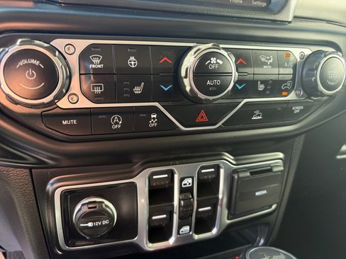 Used 2021 Jeep Wrangler Unlimited Sport AWD/4WD image 31