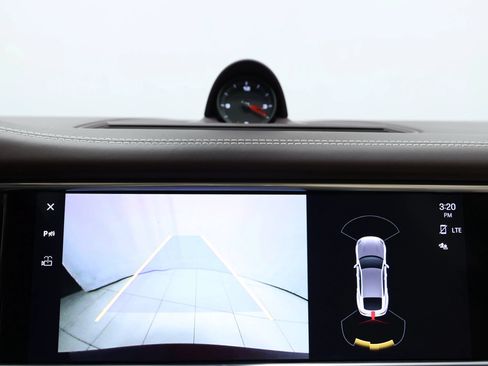 Used 2022 Porsche Panamera image 33