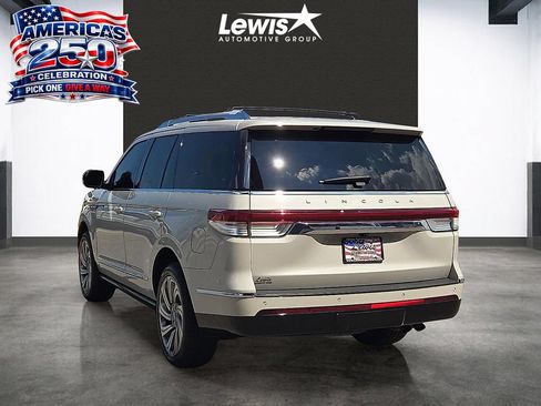 Used 2022 Lincoln Navigator Reserve AWD/4WD image 3