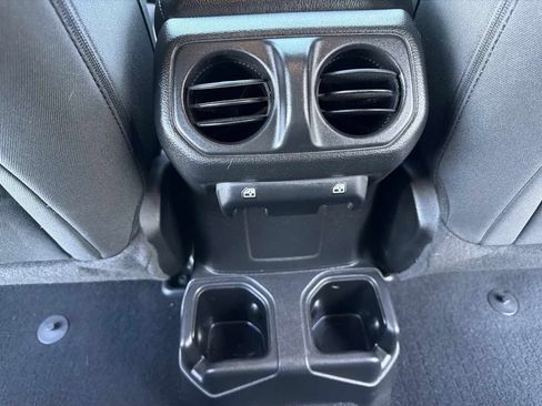 Used 2022 Jeep Wrangler Unlimited Sport AWD/4WD image 36