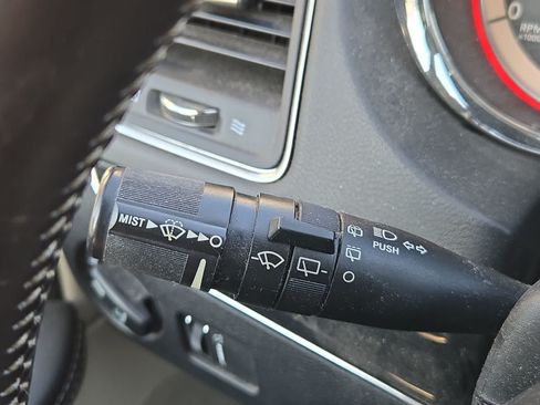 Used 2018 Dodge Grand Caravan SXT FWD image 25