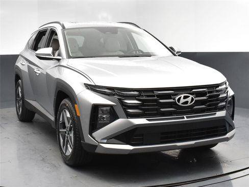 Used 2025 Hyundai Tucson SEL image 2