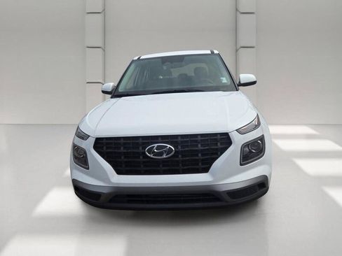 Used 2024 Hyundai Venue SE FWD image 2