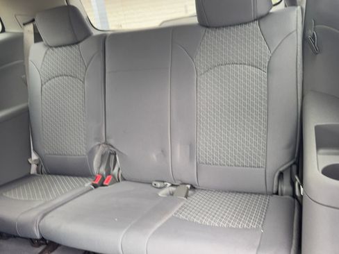 Used 2010 Chevrolet Traverse LS image 11