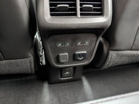 Used 2018 Chevrolet Equinox Premier FWD image 21