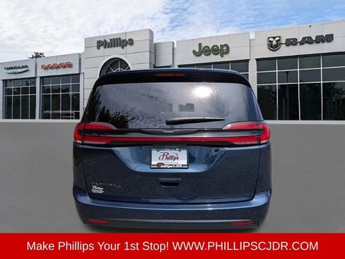 Certified 2022 Chrysler Pacifica Touring-L w/ S Appearance Package FWD image 4