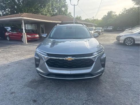 Used 2026 Chevrolet Trax LT w/ Driver Confidence Package FWD image 2