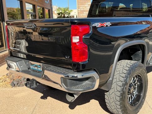 Used 2024 Chevrolet Silverado 2500 LT w/ Convenience Package image 16