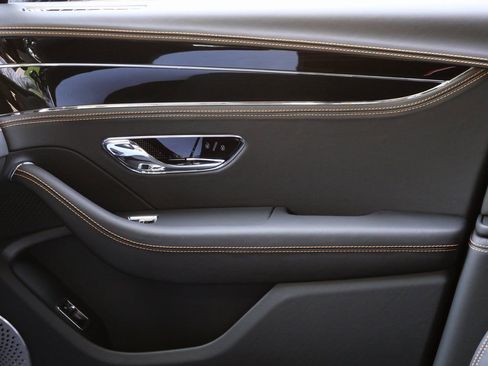 New 2025 Bentley Flying Spur Plug-In Hybrid image 17