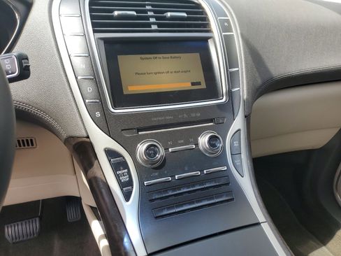 Used 2019 Lincoln Nautilus Select image 17