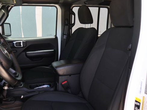 Used 2021 Jeep Gladiator Sport AWD/4WD image 9