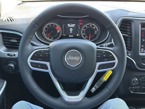 Used 2022 Jeep Cherokee Latitude image 11