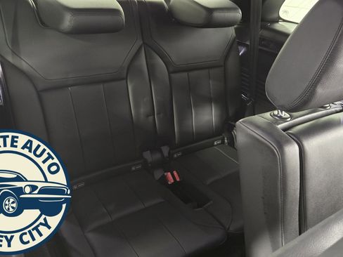 Used 2019 Land Rover Discovery HSE image 36