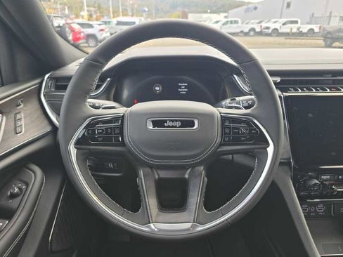New 2025 Jeep Grand Cherokee Overland w/ Luxury Tech Group IV AWD/4WD image 11