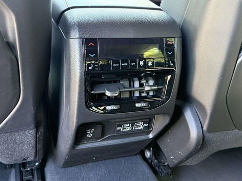 Used 2023 Jeep Grand Cherokee Overland w/ Luxury Tech Group IV AWD/4WD image 14