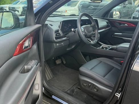 Used 2024 Chevrolet Traverse Z71 AWD/4WD image 11