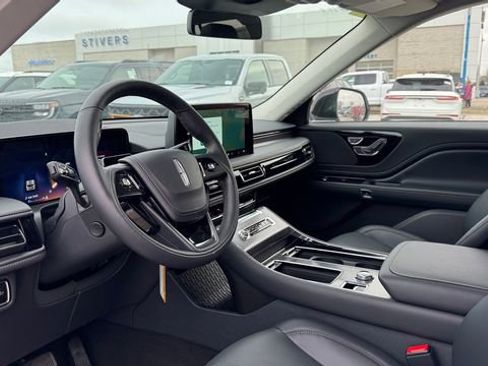 New 2026 Lincoln Aviator AWD w/ Jet Appearance Package image 22