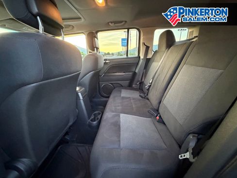 Used 2011 Jeep Patriot Latitude AWD/4WD image 5