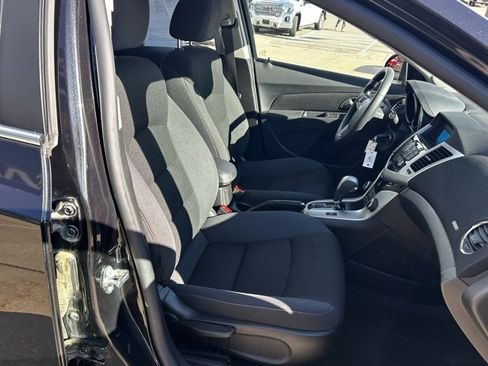 Used 2015 Chevrolet Cruze LT image 17
