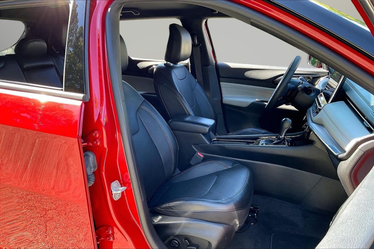 Certified 2024 Jeep Compass Limited w/ Elite Group AWD/4WD image 23