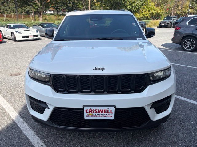 Used 2024 Jeep Grand Cherokee Altitude AWD/4WD image 10