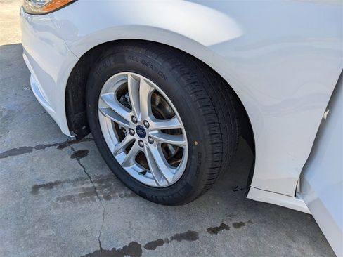 Used 2018 Ford Fusion SE w/ Fusion SE Technology Package image 37