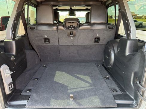 Used 2021 Jeep Wrangler Unlimited Rubicon AWD/4WD image 10