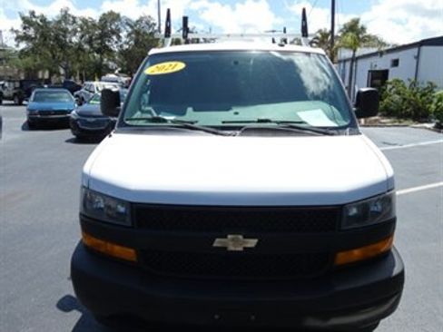 Used 2021 Chevrolet Express 2500 w/ Driver Convenience Package RWD image 5