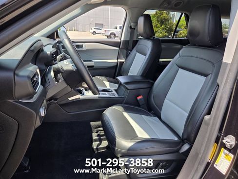 Used 2022 Ford Explorer XLT w/ Equipment Group 202A RWD image 9