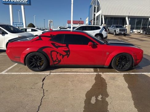 Used 2019 Dodge Challenger SRT Hellcat image 6