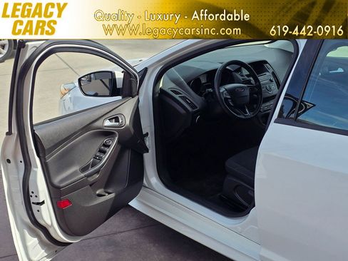 Used 2016 Ford Focus SE w/ SE Sport Package image 47
