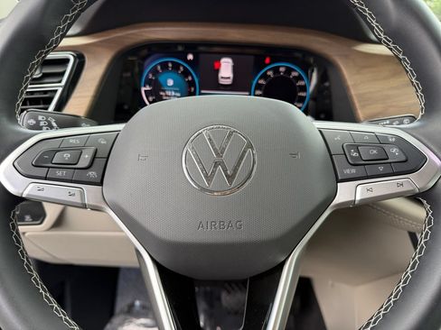 Used 2024 Volkswagen Atlas SE FWD image 19