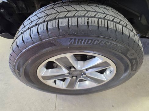 Used 2018 Jeep Wrangler Unlimited Sahara AWD/4WD image 13