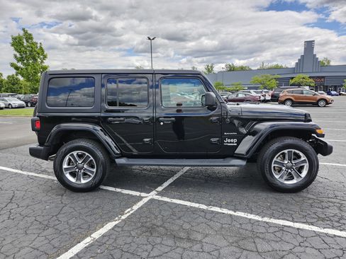 Used 2018 Jeep Wrangler Unlimited Sahara w/ Cold Weather Group AWD/4WD image 20