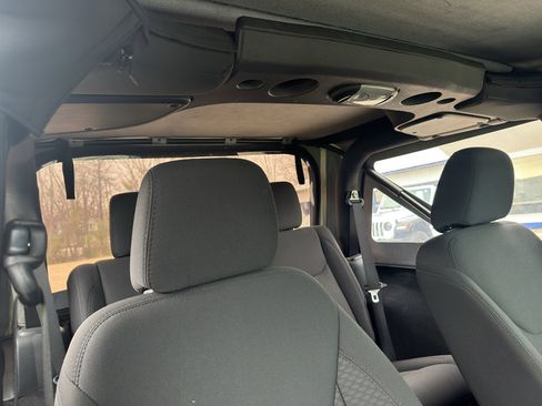 Used 2017 Jeep Wrangler Sport image 29