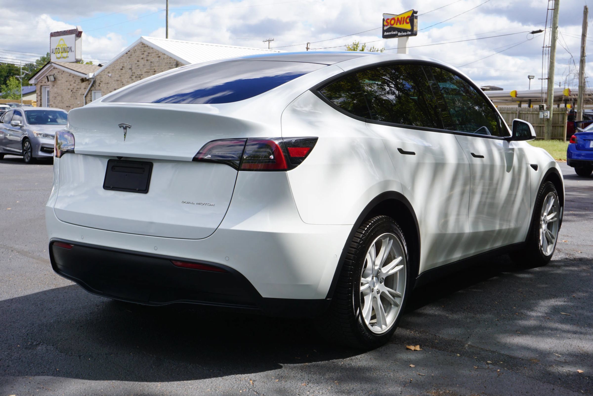 Used 2021 Tesla Model Y Long Range AWD/4WD image 5