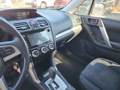 Used 2018 Subaru Forester 2.5i Premium w/ All-Weather Package image 10