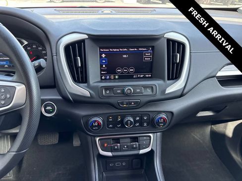 Used 2024 GMC Terrain SLE w/ Driver Convenience Package FWD image 8